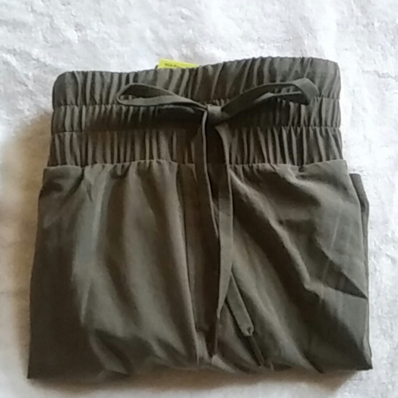 Mid Rise shorts - Picture 4 of 6